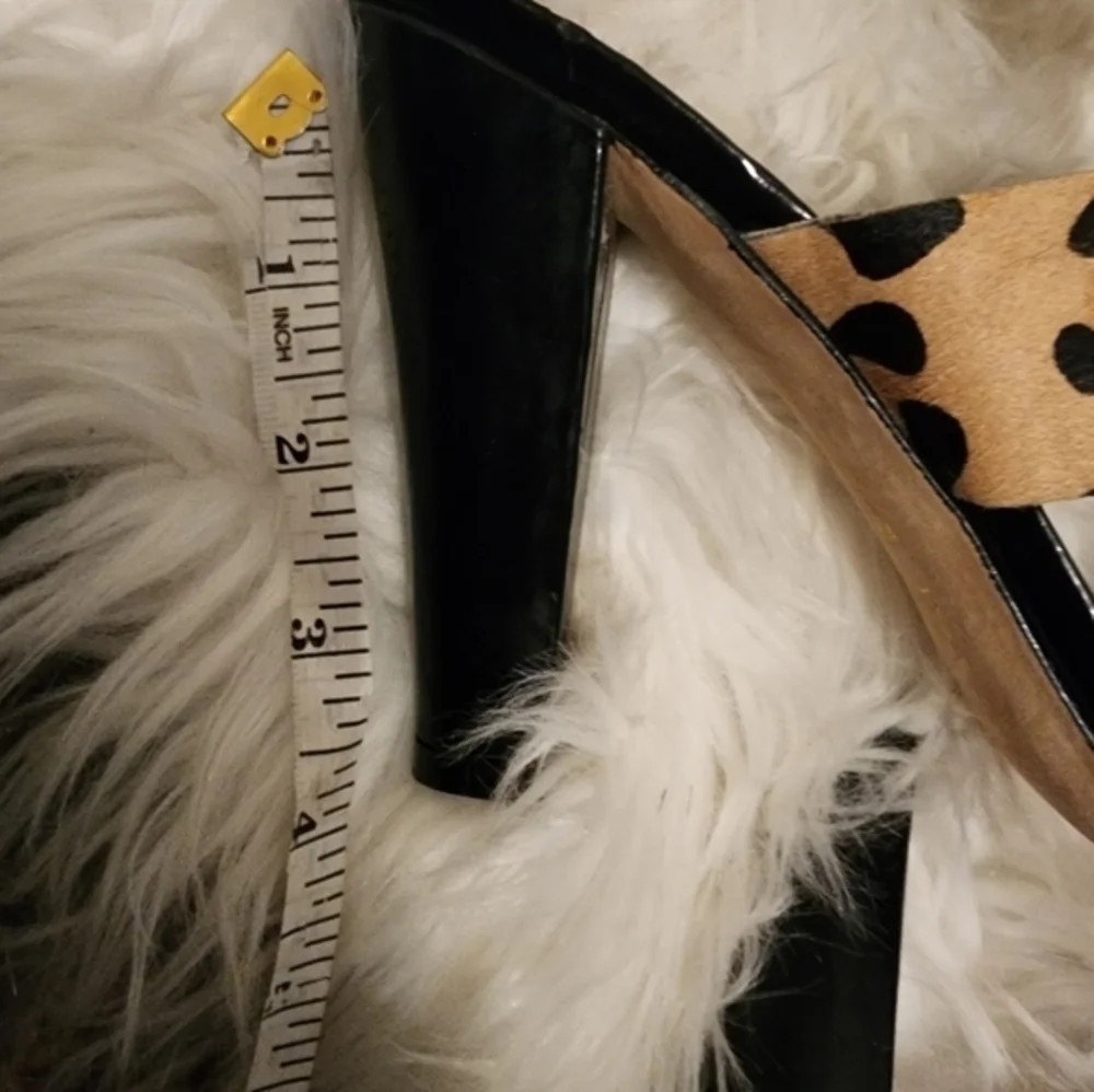 Beverly Feldman Dazzling leopard‎ sandals 10